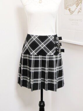 Black & White Triple Buckle Pleated Skirt 🎲 HIRSCH, Preppy Goth Dark Academia